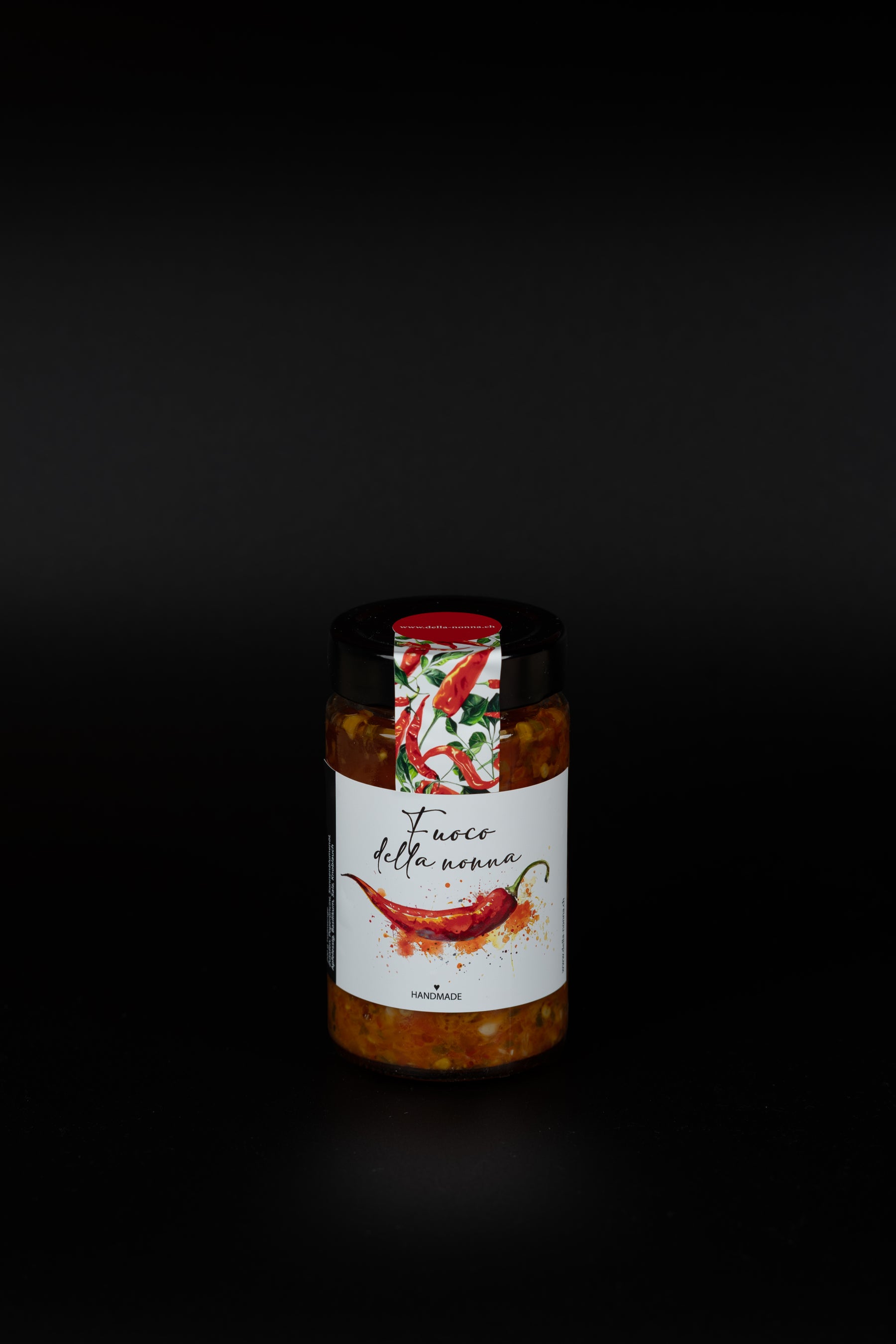 Glas Fuoco della Nonna auf schwarzem Hintergrund