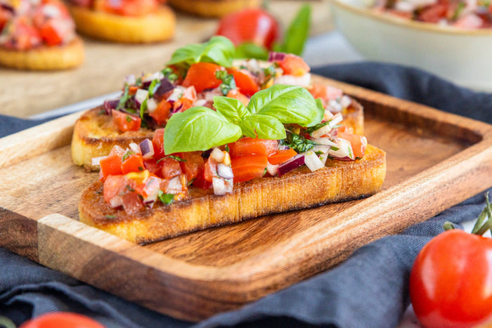 bruschetta. schlicht. frisch. piccante.